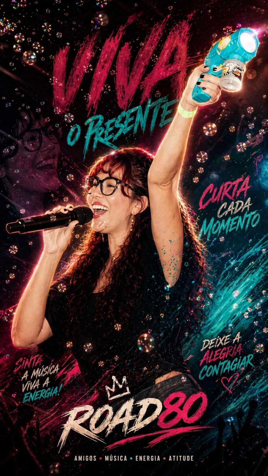 Mari Menghini cantando com bolhas de sabão no palco